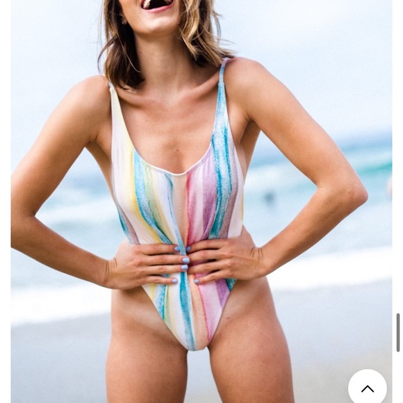 Billabong bathing suit - Picture 2 of 9